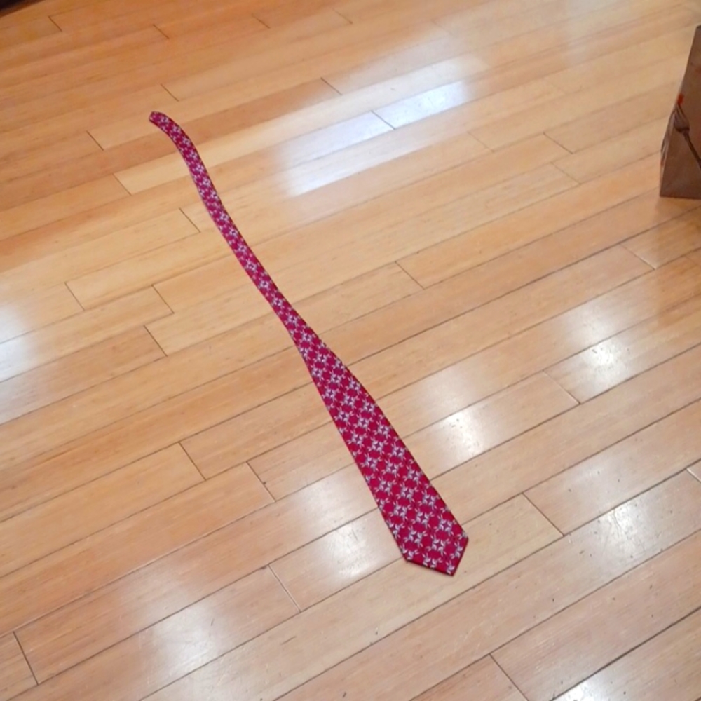 Buggs bunny tie. Brand new with tag! Maroonish/red color. From 1999